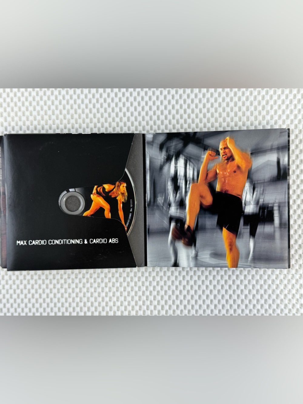 Beachbody Insanity Ultimate Cardio 10 Disc Complete Workout DVD Set - Picture 14 of 17